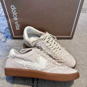 Dolce Vita Women's Notice Lace Sneakers - Ivory Suede - Sz 7 - New in Box